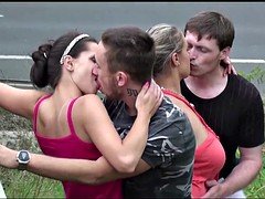 Grosse titten, Gruppensex, Gruppe, Riesig, Orgie, Öffentlich, Jungendliche (18+), Titten