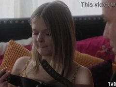 Sucer une bite, En levrette, Famille, Naturelle, Petite femme, Rugueux, Tabou, Adolescente