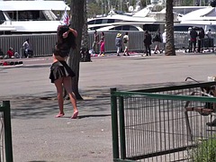 Amateur, Nana, Brunette brune, Femme dominatrice, Maîtresse, De plein air, Public, Fessée