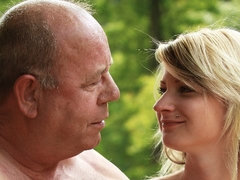 Arsch, Blondine, Süss, Küssen, Dürr, Entkleiden, Tätowierung, Jungendliche (18+)