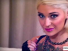 Анальный секс, Жопа, Большой член, Крошечные, От первого лица, Чулки, Тату