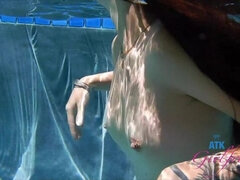 Asiático, Morena, Al aire libre, Piscina, Pov, Coño, Fumando, Mojado