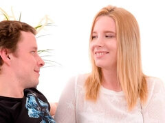 Blond, Sperma shot, Handbeurt, Likken, Kut duiken, Strippen, Tiener, Tieten likken