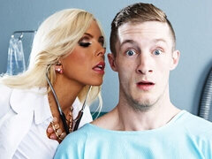 Grote kont, Grote lul, Blond, Pijpbeurt, Hondjeshouding, Reusachtig, Verpleegster, Tieten likken