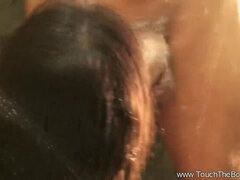 Asiatique, Brunette brune, Érotique, Indienne, Lesbienne, Mère que j'aimerais baiser, Maman, Nénés