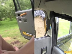 車, 浮気者, 中出し, バック, 指いじり, オナニー, アウトドア, コキ