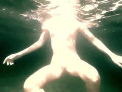 Penetracion con puños, Peludo, Nudista, Orinar, Pov, Solo, Bajo el agua, Voyeur