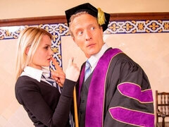 Blasen, Hundestellung, Küssen, Lecken, Lingerie, Rasiert, Strümpfe, Titten