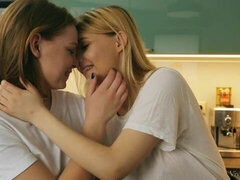 Küssen, Küche, Lesbisch, Lingerie, Masturbation, Muschi, Dürr, Titten