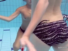 Mamada, Pajear, Húngaro, Orgasmo, Piscina, Público, Tetas, Bajo el agua