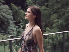 Bruinharig, Vingeren, Handbeurt, Masturbatie, Geschoren, Alleen, Tiener, Tieten likken