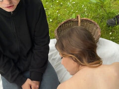 Gros cul, Gros seins, Brunette brune, Cocu, Allemand, Pov, Public, Rasée