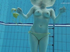 18 jahre, Bikini, Fetisch, Pool, Öffentlich, Jungendliche (18+), Titten, Unter wasser