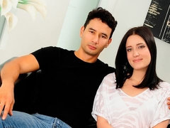 Anal, Cul, Sucer une bite, Brunette brune, Branlette thaïlandaise, Léchez, Strapon, Nénés