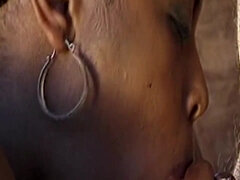 デカ尻, フェラチオ, 茶髪の, チン, 指いじり, オージー, アウトドア, 三人