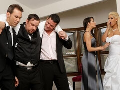 In den arsch, Grosser arsch, Grosser schwanz, Grosse titten, Blondine, Blasen, Milf, Hochzeit