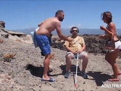 In den arsch, Arsch, Strand, Grosser arsch, Grosser schwanz, Hardcore, Öffentlich, Eng