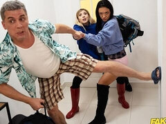 18 jaar, Grote kont, Grote lul, Pijpbeurt, Hondjeshouding, 1 man 2 vrouwen, Tiener, Tieten likken