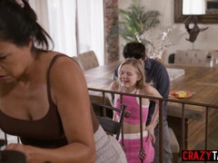 18 años, Anal, Tetas grandes, Mamada, Madres para coger, Pequeña, Sexo fuerte, Trio