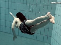 18, 素人, 天然, プール, 赤毛, 一人, ティーン, 水中