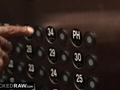 Grosser schwanz, Blondine, Blasen, Europäisch, Küssen, Lecken, Muschi, Flotter dreier