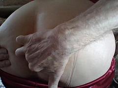 Brits, Travestiet, Vingeren, Hakken, Vernedering, Masturbatie, Slet, Roken