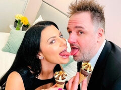 Grosse bite, Gros seins, Sucer une bite, Brunette brune, En levrette, Grosse, Léchez, Chatte