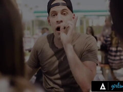 デカ尻, 茶髪の, 巨乳な, 指いじり, Hd, 異人種間, 天然, ティーン