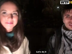 Amateur, Brunette brune, Tir de sperme, Faciale, Pov, Public, Jarretelles, Plan cul à trois
