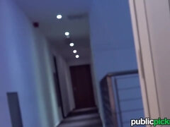 Amateur, Cul, Sucer une bite, Brunette brune, En levrette, Européenne, Pov, Public