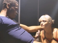 Leie, Grosser schwanz, Schwarz, Aufs gesicht abspritzen, Handjob, Riesenschwanz, Milf, Tittenfick