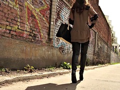 Ботинки, Перчатки, На публике, Соло, Студентка