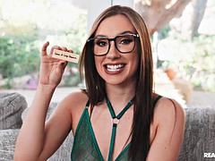 Amateur, Sucer une bite, Brunette brune, Queue, Famille, Jeux, Lunettes, Nénés