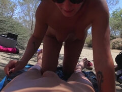 Leie, Grosser arsch, Blasen, Geschnappt, Nudist, Pov, Spanisch, Titten