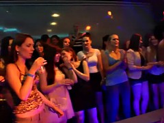 Amateur, Cul, Homme nu et filles habillées, Hd, Orgie, Fête, Adolescente