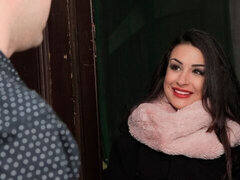 Arsch, Grosser arsch, Hundestellung, Handjob, Latina, Milf, Entkleiden, Tätowierung