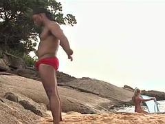 Nana, Plage, Grosse bite, Sucer une bite, Queue, Léchez