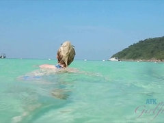 Anaal, Blond, Orgasme, Buiten, Openbaar, Mager, Roken, Strippen