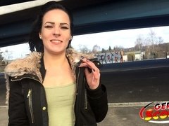 Leie, Tussi, Grosser arsch, Blasen, Braunhaarige, Deutsch, Natürlichen titten, Schulmädchen