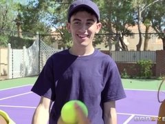 Большие сиськи, Грудастые, Межрасовый секс, Мамочка, На природе, Порнозвезда, Испанки, Втроем