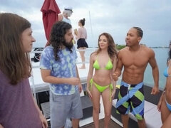 アメリカ人, ビキニ, ブロンド, フェラチオ, ピアス, ティーン, オッパイの, 濡れ