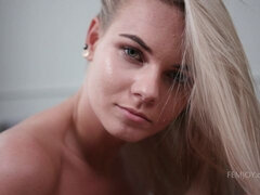 Erstaunlich, Blondine, Fingern, Klaffend, Handjob, Natürlichen titten, Rasiert, Solo