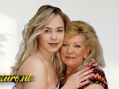 Erstes mal, Lesbisch, Lecken, Milf, Zierlich, Muschi, Jungendliche (18+), Spielzeuge