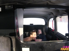 Coche, Corridas faciales, Hembra, Penetracion con dedos, Lamidas, Al aire libre, Pov, Coño