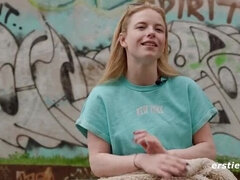 Enthousiasteling, Kont, Blond, Eten, Keuken, Masturbatie, Geschoren, Alleen