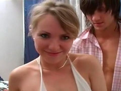 Arsch, Blondine, Hundestellung, Puppe, Doppelpenetration, Handjob, Rasiert, Jungendliche (18+)