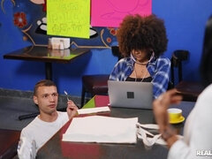 Blasen, Braunhaarige, Hardcore, Natürlichen titten, Piercing, Realität, Kurzes haar, Hintern versohlen