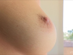 Kleid, Absätze, Masturbation, Orgasmus, Öffentlich, Solo, Spielzeuge, Unter dem rock