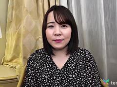 Asiatique, Gros seins, Sucer une bite, Rondelette, Éjaculation interne, Tir de sperme, Poilue, Hôtel