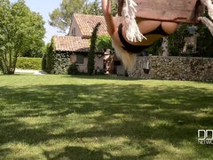 Blonde, Tchèque, Seins naturels, De plein air, Rasée, Solo, Adolescente, Nénés